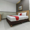 Отель RedDoorz Plus @ Tuparev Cirebon, фото 2