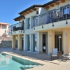Отель North House - Sleeps 4 Shared Pool Lake View in Torri del Benaco, фото 1