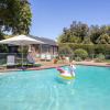 Отель Beautiful 2 bed cottage along Constantia Wine route with pool, фото 14