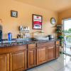 Отель Econo Lodge North, фото 17
