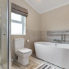 Отель Valley View Lodge - Luxury Lodge Hot Tub Close to Beach, фото 23