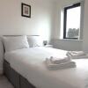 Отель Luxury 2 bed Apt 10 mins to City Centre, фото 4