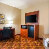 Отель Comfort Suites Lake Charles, фото 37
