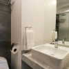 Отель w Contemporary 1BR Near Central Restaurante, фото 8