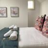 Отель 18 North Road Flat 4 by Mia Living Free Parking On Site, фото 2