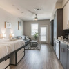 Отель East DT Houston Getaway Near Parks and Restaurants, фото 3