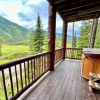 Отель Luxury Log Chalet | Pool + Private HotTub | Ski In/Out | Overlooking Greywolf GC, фото 6