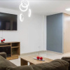Отель Lleras 6 Br Apartment, фото 5