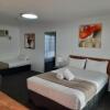 Отель Cleveland Motor Inn, фото 1