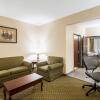 Отель Quality Inn & Suites, фото 35