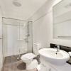 Отель Castle Hill Furnished Apartments, фото 10