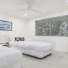 Отель A Stylish Apartment with Noosa Views! - Unit 6 Yaringa 29 Noosa Drive, фото 7