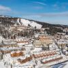 Отель I Spy - Cozy Pet Friendly, Ski In/Ski Out Condo with Private Hot Tub, фото 35