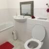 Отель 2 Bed Flat, Dedicated Workspace, Parking, 4KTV, фото 15