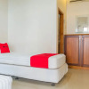 Отель RedDoorz near Pasar Pagi Cirebon 2, фото 6