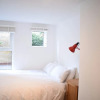 Отель Light and Spacious 2 Bedroom Apartment in Peckham, фото 11