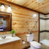 Отель Splash Of Gatlinburg 6 Bedroom Cabin by RedAwning, фото 23
