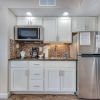 Отель Our Mountain Home, 2 Bedrooms, Walk Downtown, Pool Access, WiFi, Sleeps 4, фото 13