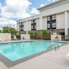 Отель Hampton Inn Brookhaven, фото 17