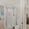 Отель 49sl - Hot Tub - Wifi - Fireplace - Sleeps 10 3 Bedroom Home by Redawning, фото 40