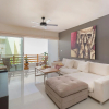 Отель Amazing & Modern 2 PH in 1 | 6BR | Private Jacuzzi | Great Facilities & GYM | 2 Rooftops | Security, фото 4