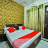 Отель OYO 27028 Hotel Sai Palace, фото 12