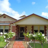 Отель Two Cow Cottage Bed & Breakfast, фото 1