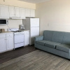 Отель Holiday Terrace Beachfront Hotel, a By The Sea Resort, фото 35