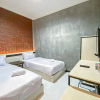 Отель RedDoorz Syariah @ Mitra Guest House., фото 11