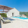 Отель Romantic apartment for 2 with pool and grill, фото 5