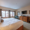 Отель Large 3 Bedroom Bathroom In Mountaineer Square Condo - No Cleaning Fee! by RedAwning, фото 17
