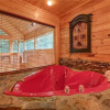 Отель Creekside Romance - One Bedroom Cabin, фото 2