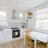 Отель Bright and Airy 3 Bedroom Maisonette in South London, фото 19
