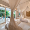 Отель Romantic Jungle Villa, 1 BR, Ubud With Staff, фото 10