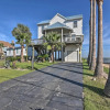 Отель Galveston Island Home w/ Bayfront Fishing Pier!, фото 24