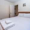 Отель Spacious 1BD Flat w/ Garden - Hammersmith!, фото 2