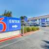 Отель Motel 6 Stockton, CA - Charter Way West, фото 1