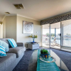 Отель Mandurah Canal Beach House- 5 Mins Beach, Golf Course, City Centre, Parks, фото 6