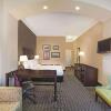 Отель La Quinta Inn And Suites Beaumont West в Бомонте