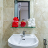 Отель RedDoorz The Jade Hotel Than Nhan Trung, фото 11