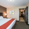 Отель Holiday Inn Express & Suites Green Bay East, an IHG Hotel, фото 26
