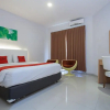 Отель RedDoorz Plus @ Idjen Boulevard Malang, фото 29