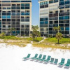 Отель Siesta Beach Retreat Poolside Paradise 2BR Condo, фото 18