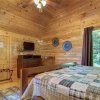 Отель Triple Mountain View - Three Bedroom Cabin, фото 11