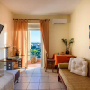 Отель Golden Beach Hill Apartments, фото 3