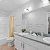 Отель Stylish 2BR Near UT Highland Evonify, фото 8