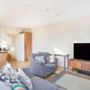 Отель Cosy 2bed Skylight Apt W/patio in Clapham Junction, фото 6