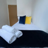 Отель Modern 2 Bed Apt in Egham High Street, with private parking and Wifi, фото 2