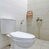 Отель OYO 91202 Family Guest House Syariah, фото 9