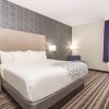 Отель La Quinta Inn & Suites by Wyndham Buffalo Amherst, фото 25